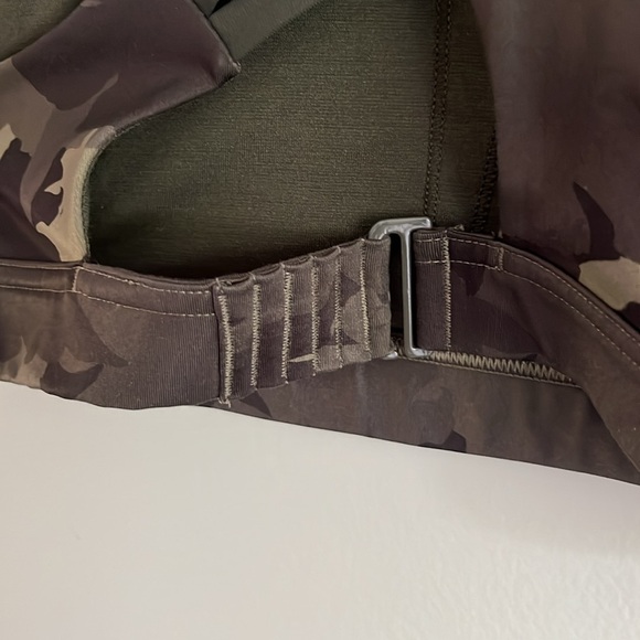Lululemon Camo Energy Sports Bra Criss-Cross Straps Size 8 - Picture 5 of 6